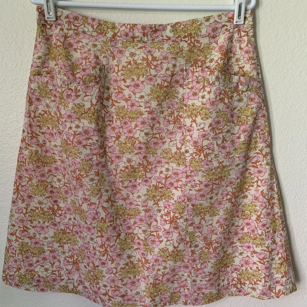 American Eagle pastel floral skirt, size 6. So sweet and unique.